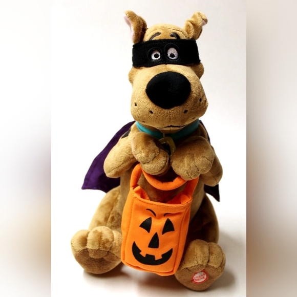 Hallmark Trick Or Treatin' Sooby-Doo Plush Animated Collectable Released in 2008 - Picture 1 of 12